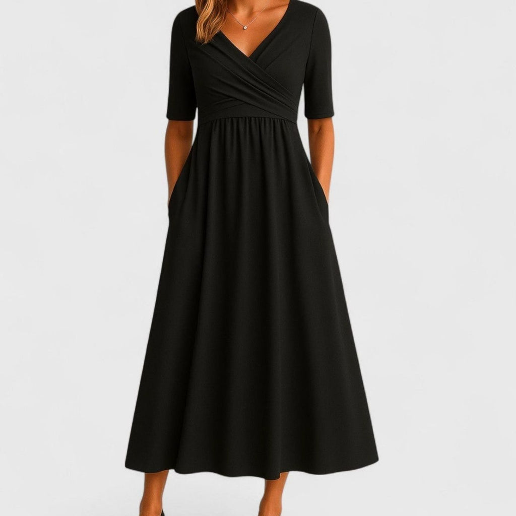 Detalle de la cintura fruncida y el corte cruzado del vestido midi